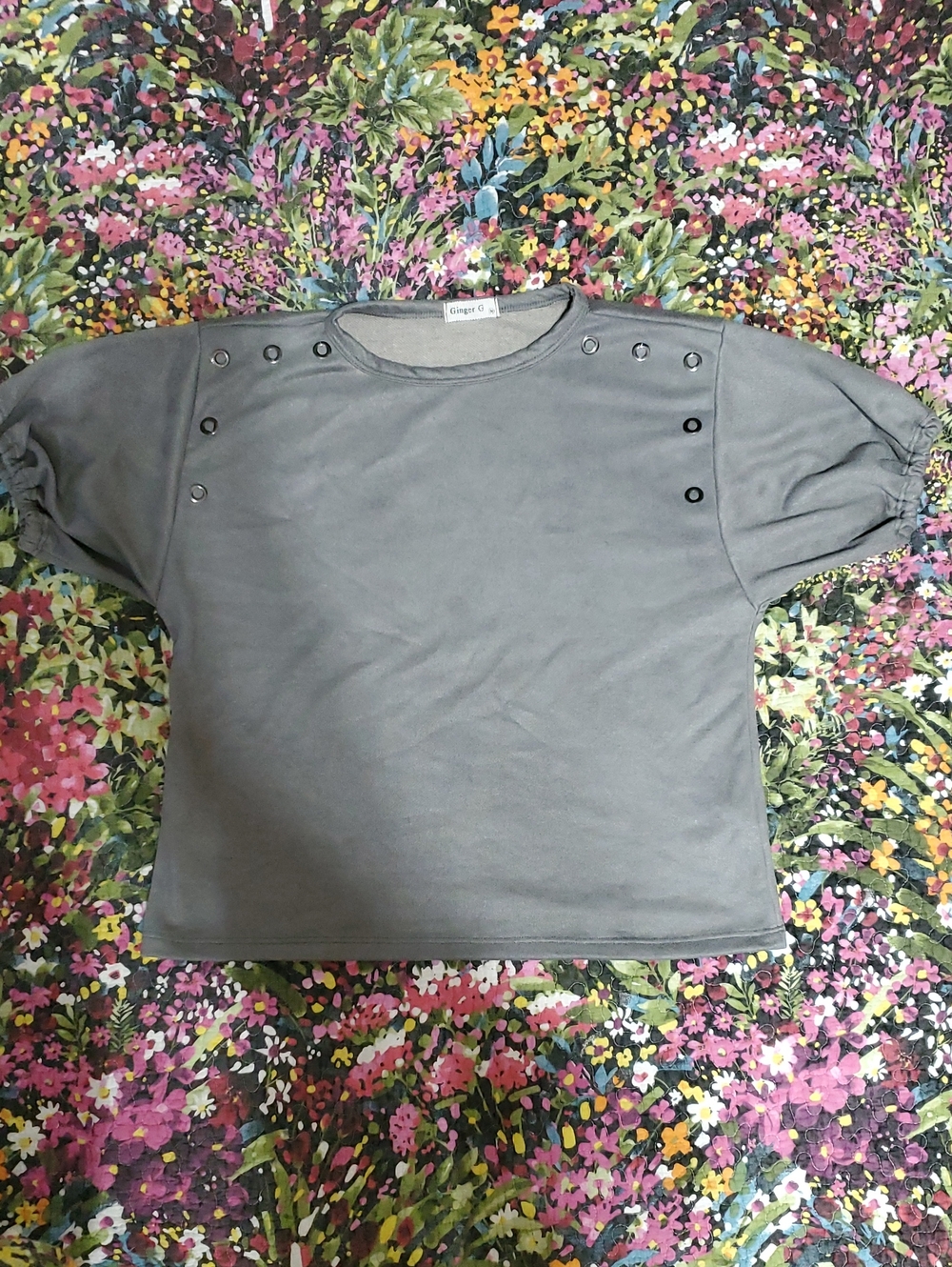 ginger g gray short sleeve sueded poly top size M